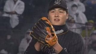 「落差ヤバい」「めちゃくちゃいい球」　22歳外野手の“垂直落下”魔球にファン驚愕