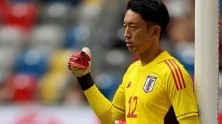 「後ろ姿そっくり」日本の守護神・権田修一の長男がお父さんと同じ髪型に！妻の裕美さんがカタール入りの姿を披露