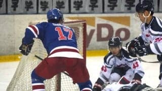 [アイスホッケー] ３度目の中大戦は７発快勝！逆転優勝へ弾み