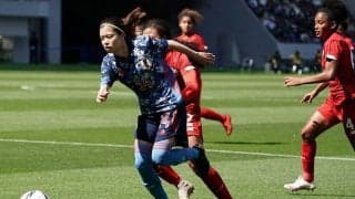 「自撮り可愛いです」なでしこジャパン・長谷川唯、日本代表のユニフォーム姿で“森保ジャパンにエール”! 海外ファンからもコメントが寄せられる