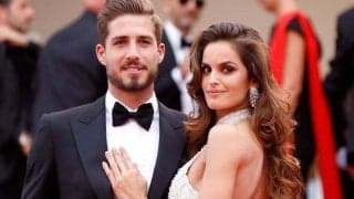 何頭身なんだ！ドイツ代表GKのスーパーモデル妻が圧倒的なスタイルを披露！日本戦を見守った姿に「脚長すぎ」