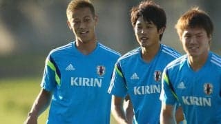 「このメンツえぐ」「かっこよ」解説が話題の本田圭佑、戦友・内田篤人とカタールで再会し肩組み2ショット…コスタリカ戦の注目は「タケが活躍しないことには」