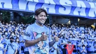 「ダイソン並の吸引力必要ですね…」元日本代表FW大久保嘉人、カタールにて「長すぎるストロー」に遭遇! スナック菓子、ナンに続く”ロングシリーズ”が話題に