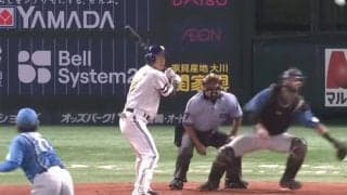 唖然の柳田と「審判が見つめ合って困惑」　“No.1大暴投”の投手が「恥ずかしそう」