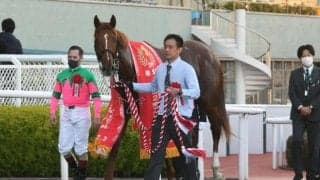 グリューネグリーンが逃げ切り勝ち　父ラブリーデイに初のJRA重賞タイトル