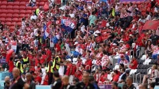 「最も美しいチア」「見えちゃう」セクシー衣装が物議のクロアチア女性サポ、より攻めた服と大胆ポーズで視線を集める「ワールドカップ」