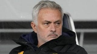 ローマのモウリーニョ監督が「日本人ファン」からの質問に回答! ｢朝から晩まで和牛を食べられる｣とコメントし、周囲の笑いを誘う