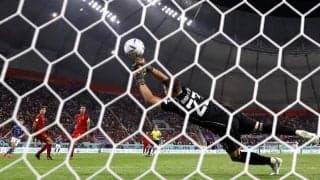 「堂安律のシュートはデ・ヘアなら…」　スペイン守護神シモンにG・ネビル疑問符