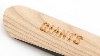 巨人選手の“バット”が玄関に…色も形状も異なる唯一無二の「靴べら」に背番号刻印