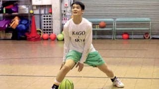 全ての中高生に知ってほしい！ 基本のシュートを決め切る極意〈ゴール下のシュート編(3)〉[リバイバル記事]