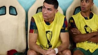 「狂ってるよ」「やり過ぎだ」スタメンよりもベンチのC・ロナウドを写そうとカメラマンが押し寄せる衝撃の光景「一体何人いるんだ？」