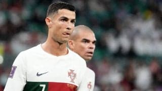 「メディアはまだ彼を必要としている」ポルトガル代表のC・ロナウド、ベンチで国歌斉唱していても「カメラマン集結」! 異様な光景がSNSで話題に