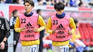 「可愛すぎだろ...」「コントやってる？笑」三笘薫と田中碧の「鷺沼兄弟お宝映像」が発掘される！ 川崎時代にピッチで見せた「FK目隠し＆口隠し場面」