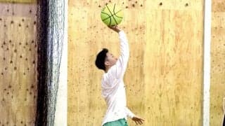 全ての中高生に知ってほしい！ 基本のシュートを決め切る極意〈ゴール下のシュート編(6)〉[リバイバル記事]