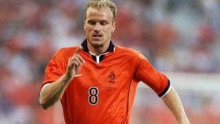 衝撃のトラップ！ 24年前のW杯準々決勝、アルゼンチンを土壇場で撃墜したオランダ代表FWベルカンプのスーパーゴールが再脚光