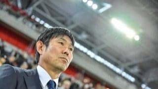 「ガチでなにやってんのw」森保監督×人気ユーチューバー×Jリーガーの「奇跡の3ショット」にSNS大混乱！ 「えっとどれが本物ですか？」と、日本代表指揮官の隣に疑問の視線