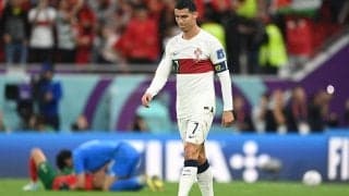 「同情する」試合終了直後に侵入者、失意のC・ロナウドは強く振り払うも同情の声