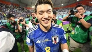 「これぞ本当の信頼関係」「パパと息子みたい」堂安律と吉田麻也の熱いハグショットが反響！堂安は「最高のキャプテン」と称賛の言葉