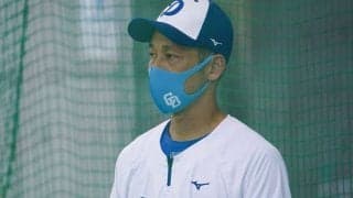 引退から「10年経つのにこの強肩？」　奇跡の46歳“100m超”送球が「エグすぎて」