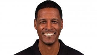 父の死後初采配のサイラスHC、ウイリアムズHCから抱擁を受けて「私が必要としていた方法を取ってくれた」