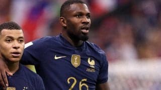 親子でW杯王者なるか? 父リリアンに抱かれるフランス代表FWマルクス・テュラム、赤ちゃん時代の写真に爆笑反応