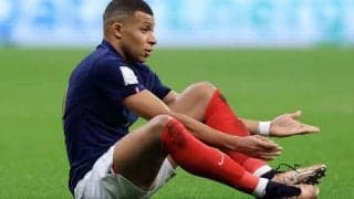 「どんなタックルよ」ムバッペの靴紐が切れる程の接触プレーにファンも驚き「すぐに新しいスパイクが用意されてすごい」