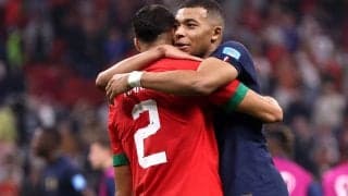 「泣かせないでよ」試合後の様子が話題のムバッペとハキミ、通用口でも座って肩を並べ語り合う姿が「友情は本物」