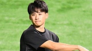 スーツで“デコピン”が「やばすぎて鼻血」　イケメン右腕にファン悶絶「彼氏感やばい」