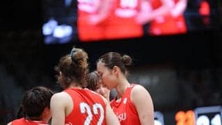 皇后杯ベスト4が出揃う！ Wリーグ勢の意地を見せた富士通レッドウェーブがインカレ女王の東京医療保健大との接戦を制す