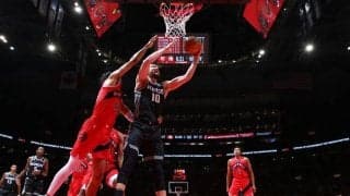 キングスがラプターズとの激闘を制す、ドマンタス・サボニスは20-20の活躍で連敗ストップの立役者に