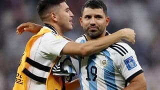 「この瞬間が見られるなんて」アルゼンチン代表が粋な計らい、病により引退したアグエロがW杯トロフィーを掲げる「世界チャンピオン、愛してる」