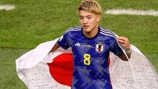 「たまらん一枚」「最高のツーショット」堂安律が唯一写真をお願いする憧れの人と2ショット「いつも緊張しながら…」