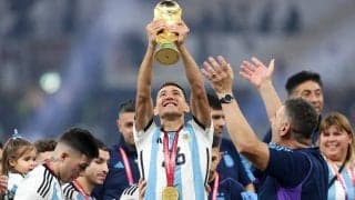 「何が起きている？」「どういうこと!?」優勝喜ぶアルゼンチン代表DFが謎の行動、ゴミ箱に頭からダイブ「W杯で優勝するとこうなるのか」