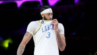 レイカーズのアンソニー・デイビスが右足を負傷…最低1カ月の戦線離脱か