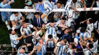 「みんなインスタグラムをチェックしてる」アルゼンチン代表はトロフィーよりもスマホに夢中？晩餐会の様子が話題に