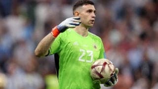 PKストップのアルゼンチン守護神、表彰式での\"股間屹立\"パフォーマンスが注目の的！賛否集める