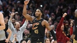 NBAファンがサッカーW杯の決勝を観戦？…ミッチェルのTシャツを着た観客が話題に