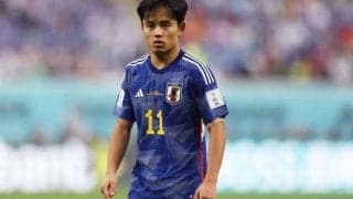 「めっちゃオシャレ」「雰囲気変わった」久保建英が前髪だけメッシュの新スタイルでソシエダ合流「赤じゃないんだ」