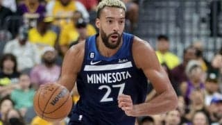 ルディ・ゴベアが本拠地の従業員450名に自身のサインカードと7000円をプレゼント