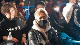 元K-1王者・武尊、「RISE」会場にサプライズ登場　ピーター・アーツとの抱擁にファン歓喜