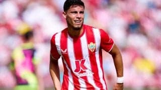 アルメリア、今季全試合に出場中のMFロベルトーネとの契約を2028年まで延長