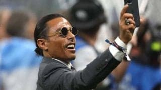 「彼を止めるべきだ」W杯決勝後のやりたい放題が批判の著名シェフ、ムバッペの頬にキスした動画に海外注目「ムバッペは不快そうに…」