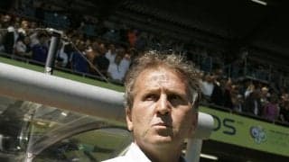 鹿島がジーコの「現役当時の姿」と「現在の言葉」を公開！ 新鮮な青いユニフォームや練習後にスイカにかぶりつく姿など秘蔵映像も満載