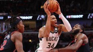 バックスは痛恨の逆転負けも、アデトクンボが直近10年間で4人目の快挙達成