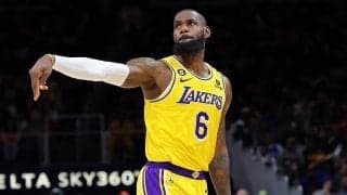 38歳を迎えたレブロン・ジェームズ、母と妻が見守る前で今季最多の47得点と大暴れ