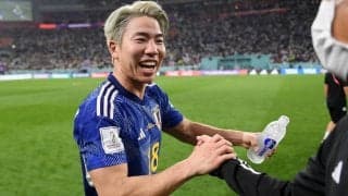 「みんなめっちゃ顔似てる！」日本代表FWが\"浅野戦隊\"結成、妹センターでサングラスの決めポーズ