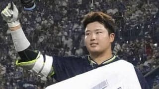 コロナ感染の大量離脱を振り返り「あの頃は本当に厳しかった」。ヤクルト髙津臣吾が真中満に明かす自宅療養中に考えていたこと