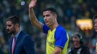 「素晴らしい」「とても感動的」C・ロナウドが粋な計らい、お披露目会でのサインボールを少女にプレゼントもあわやハプニングに