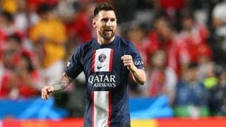 W杯王者のメッシがついにPSG合流！ ガード・オブ・オナーでの出迎えにはどこか照れ臭そうな表情も