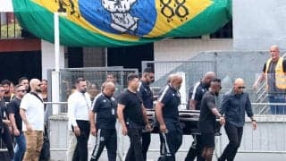 最後までブラジルらしく王様らしく、ペレ氏の出棺時は\"カーニバルのよう\"な声援が